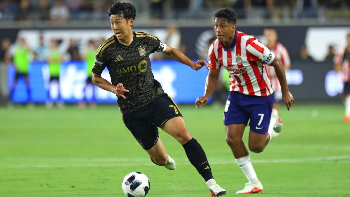 El displicente penal de Luis Romo que costó el punto extra a Chivas ante LAFC: 4-5 (1-1)