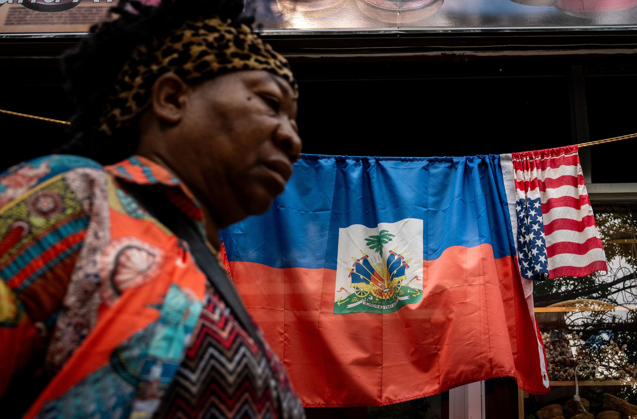 ICE coloca grillete electrónico a haitianos tras el fin del TPS: "Es humillante"