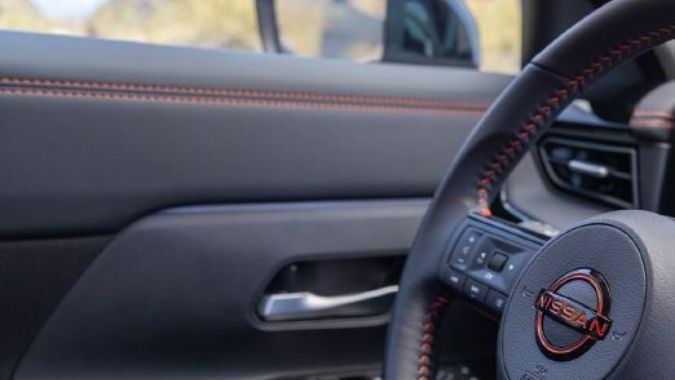 Interior del Nissan Kicks Rock Creek 2027