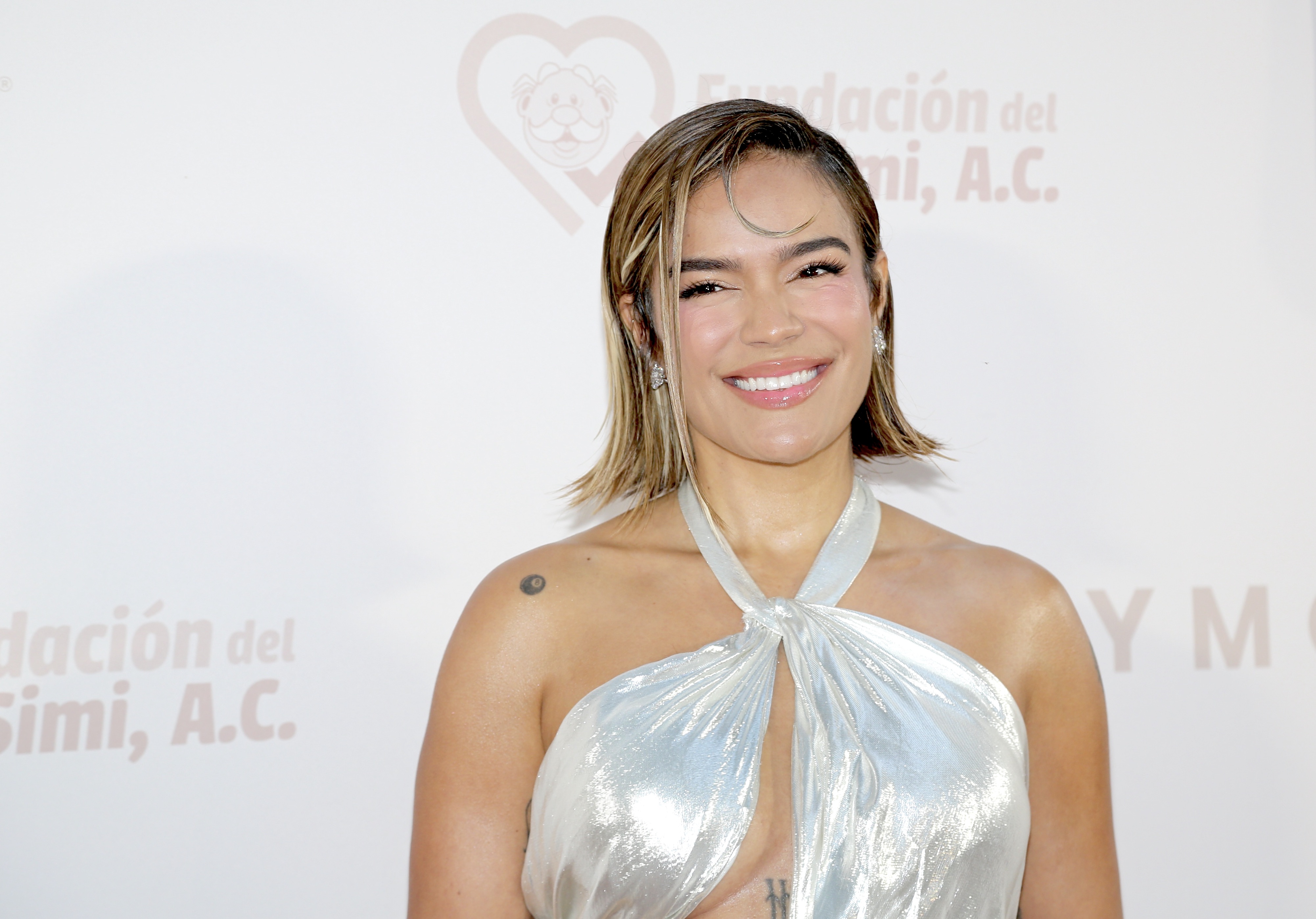 Karol G animó sus seguidores a usar menos las redes sociales: “Desconéctate, te va a cambiar la vida”