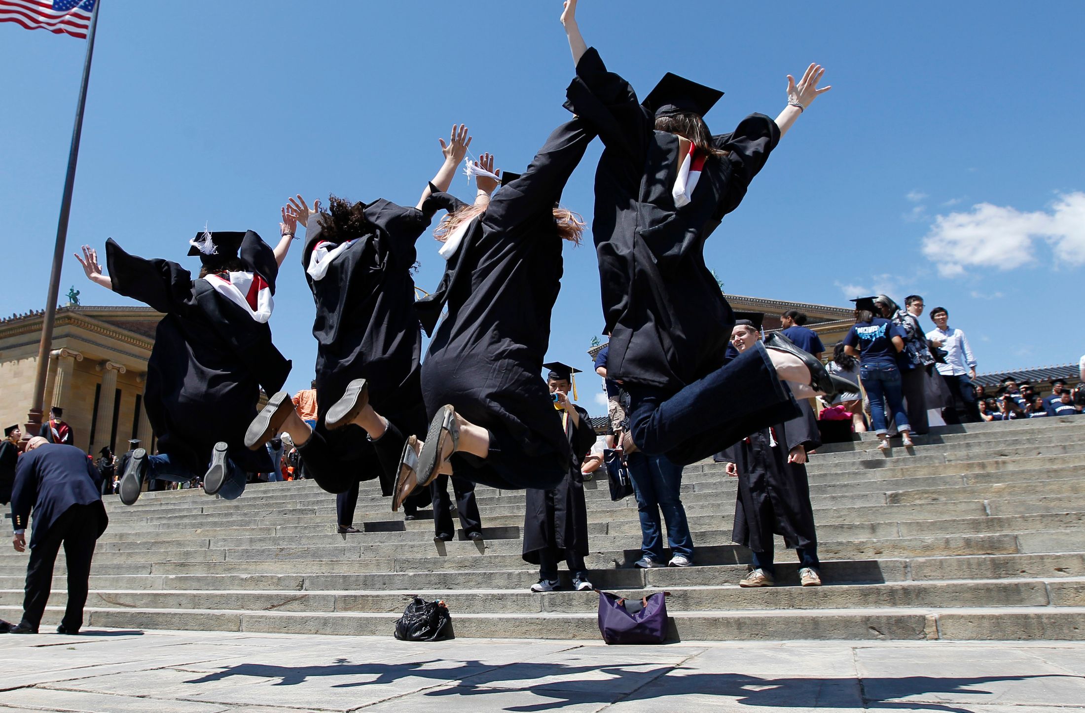 Trabajar en EE.UU. tras graduarse costaría $100,000 con plan de Trump