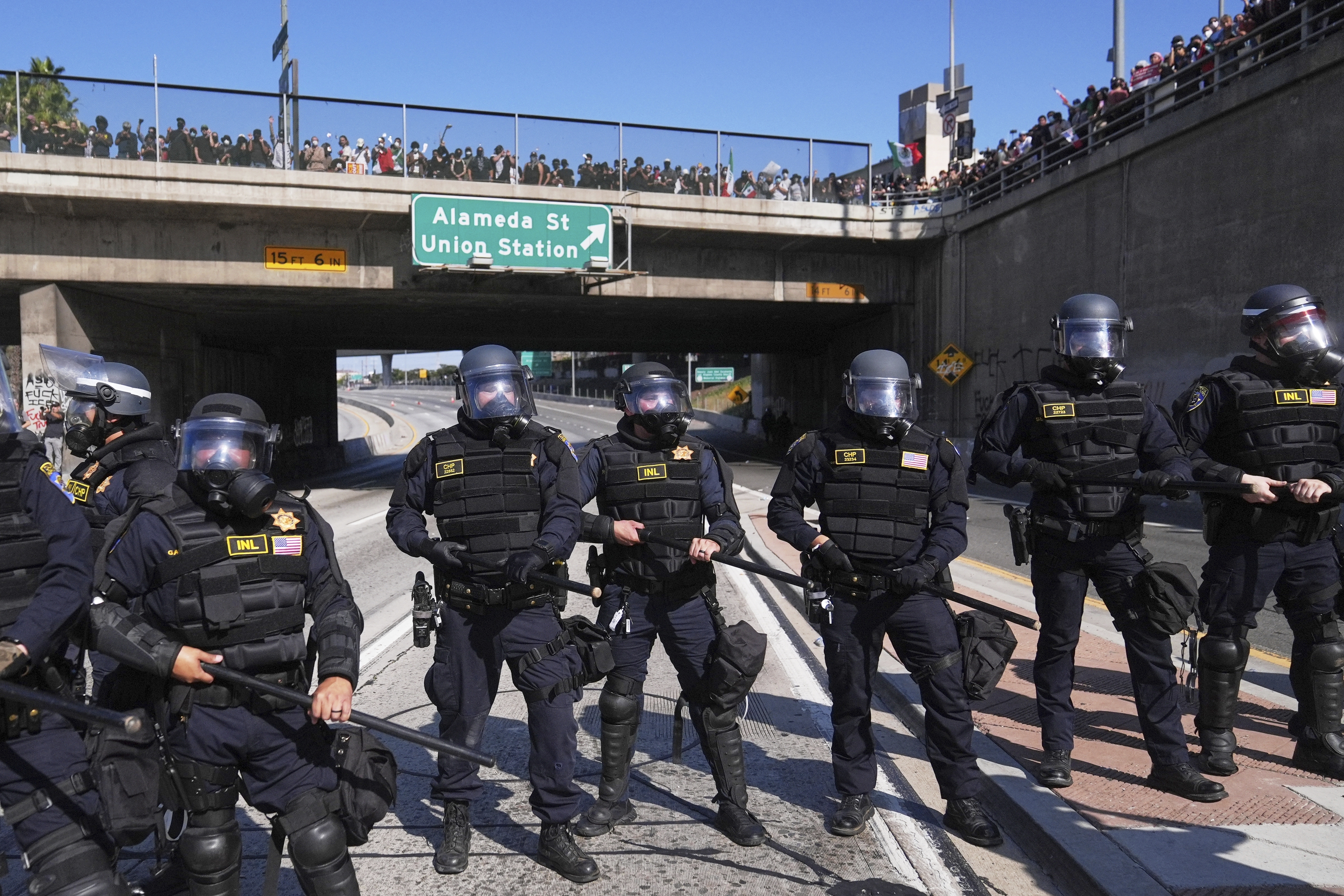 Hispano sentenciado por atacar patrulla durante manifestación contra ICE en Los Ángeles