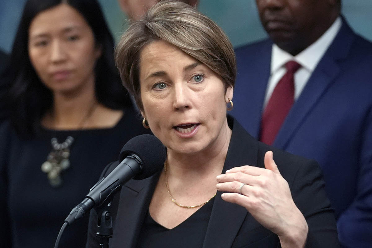 Gobernadora de Massachusetts firma proyecto ley que legaliza el aborto tardío