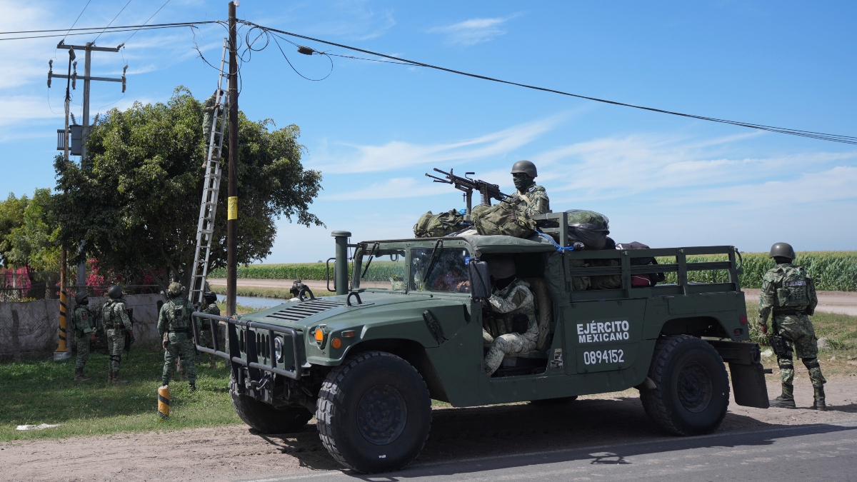 Mando militar es amenazado en Sinaloa mediante una manta firmada por el hijo del “Chapo” Guzmán