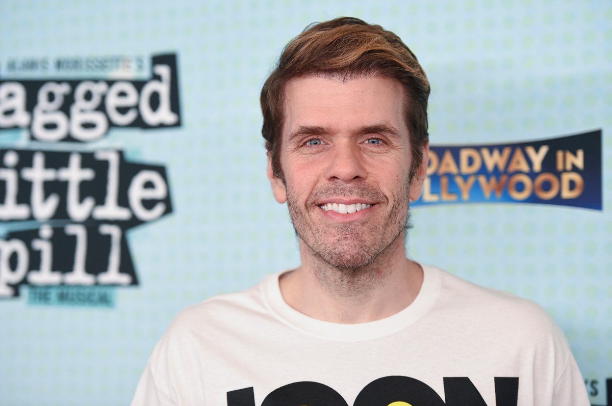 Familiar de Perez Hilton dice que sufrió múltiples fracturas óseas el día de su colapso