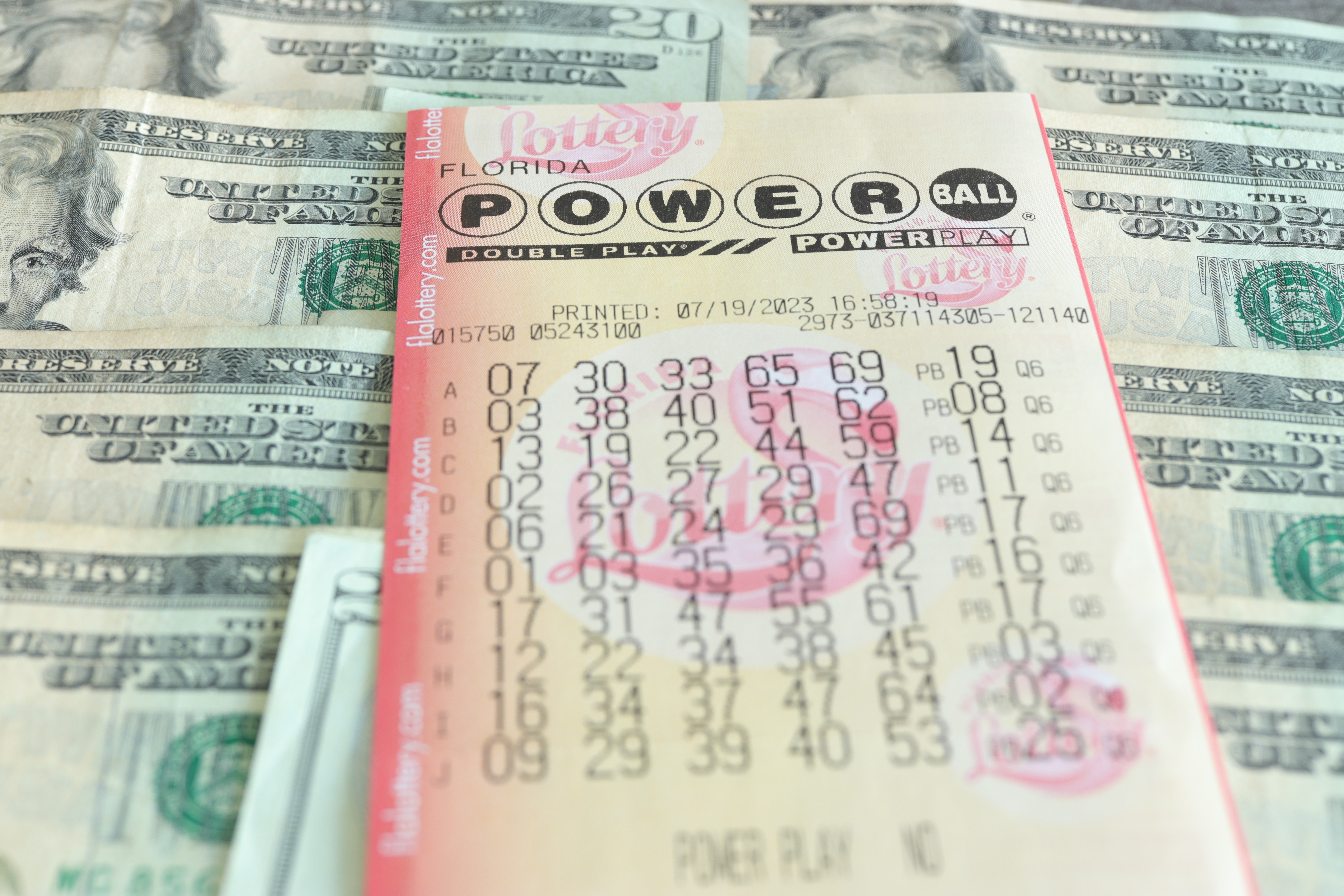 El premio mayor de Powerball se acerca a los $1,000 millones para el sorteo del miércoles