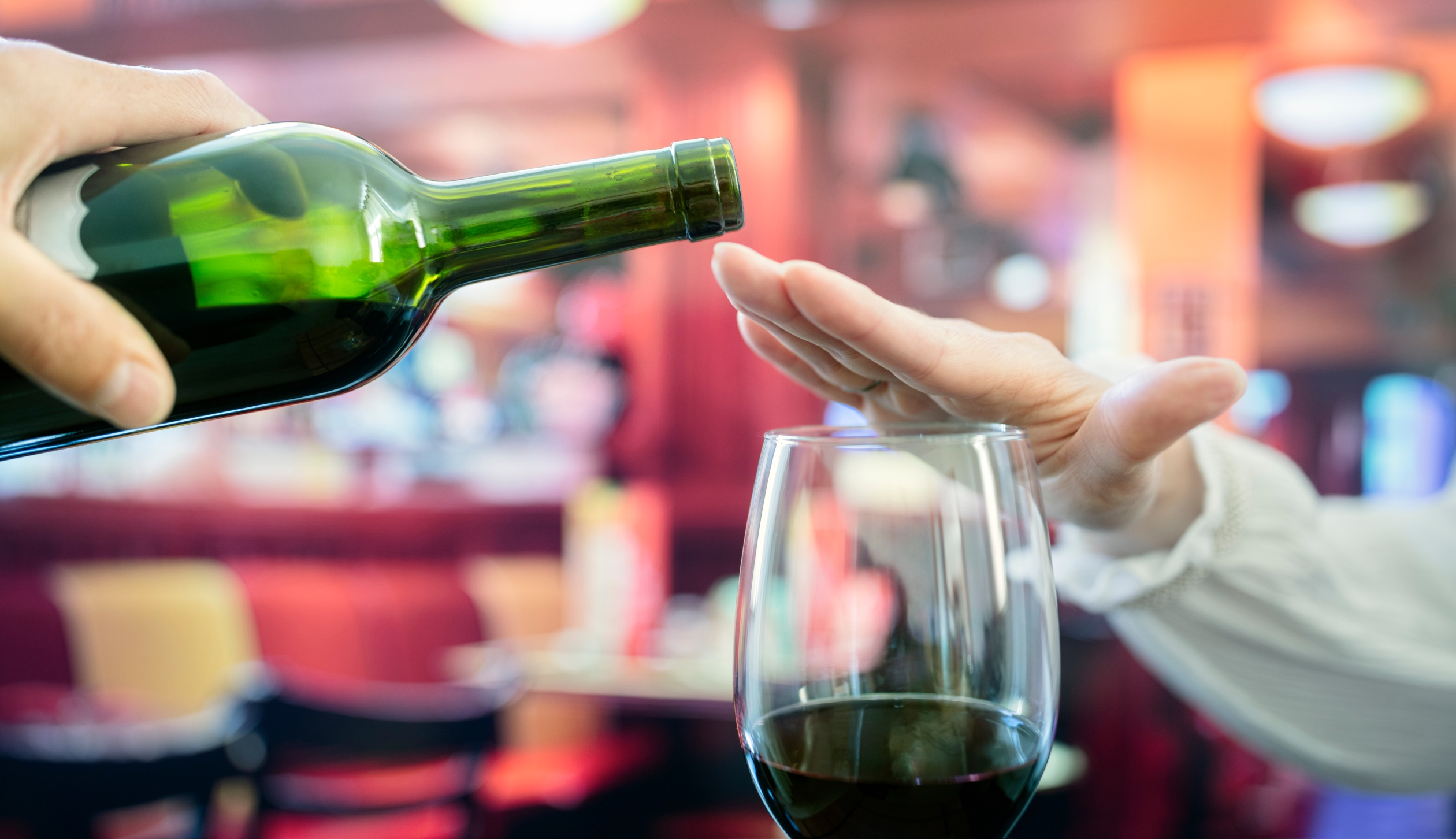 Beneficio alterno: nuevas inyecciones para perder peso también disminuyen el deseo de consumir alcohol