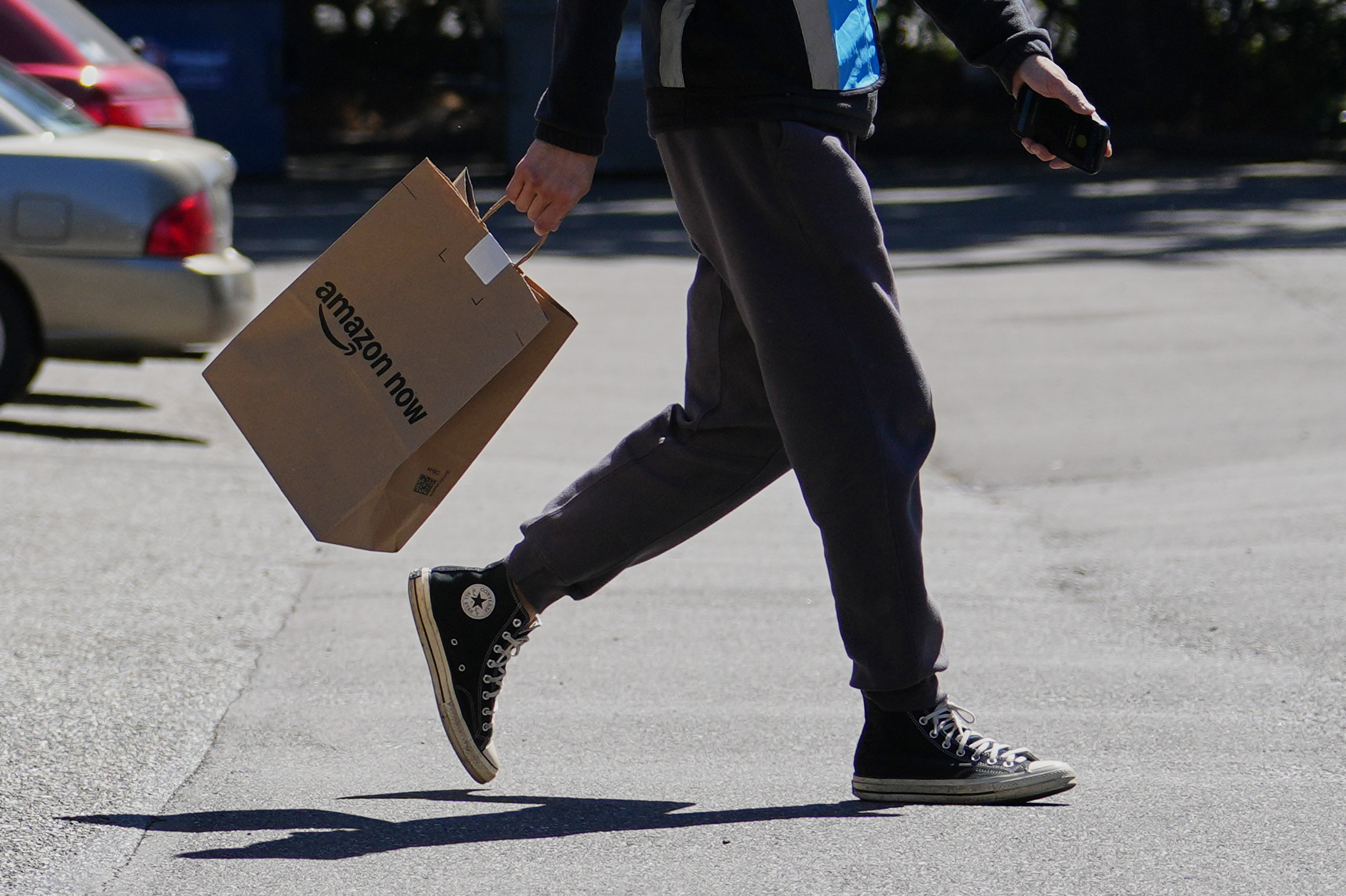 Demanda contra Amazon por ataque de repartidor en Sacramento