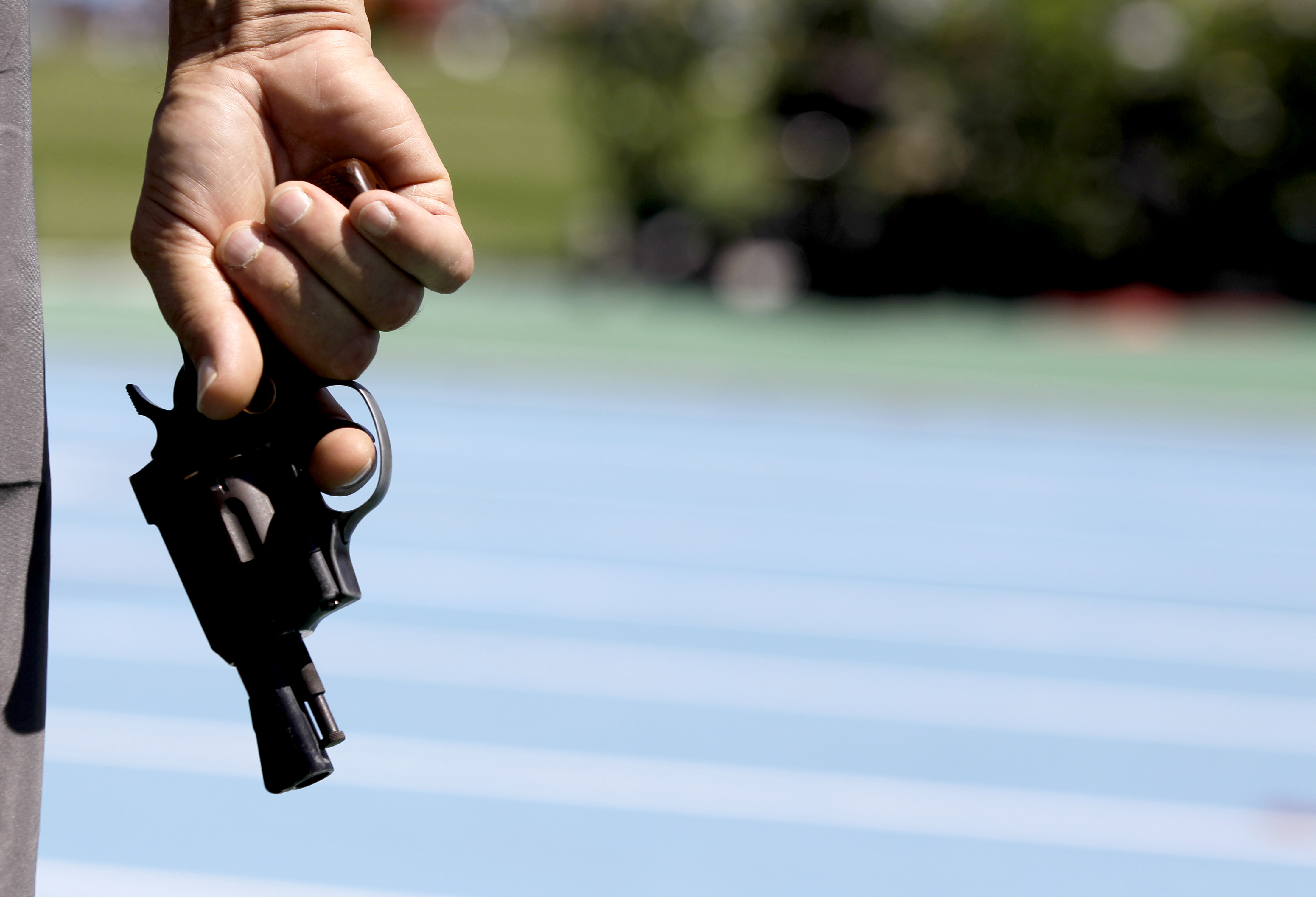 Hombre armado con pistola de agua escapa ileso de tiroteo con LAPD en Los Ángeles