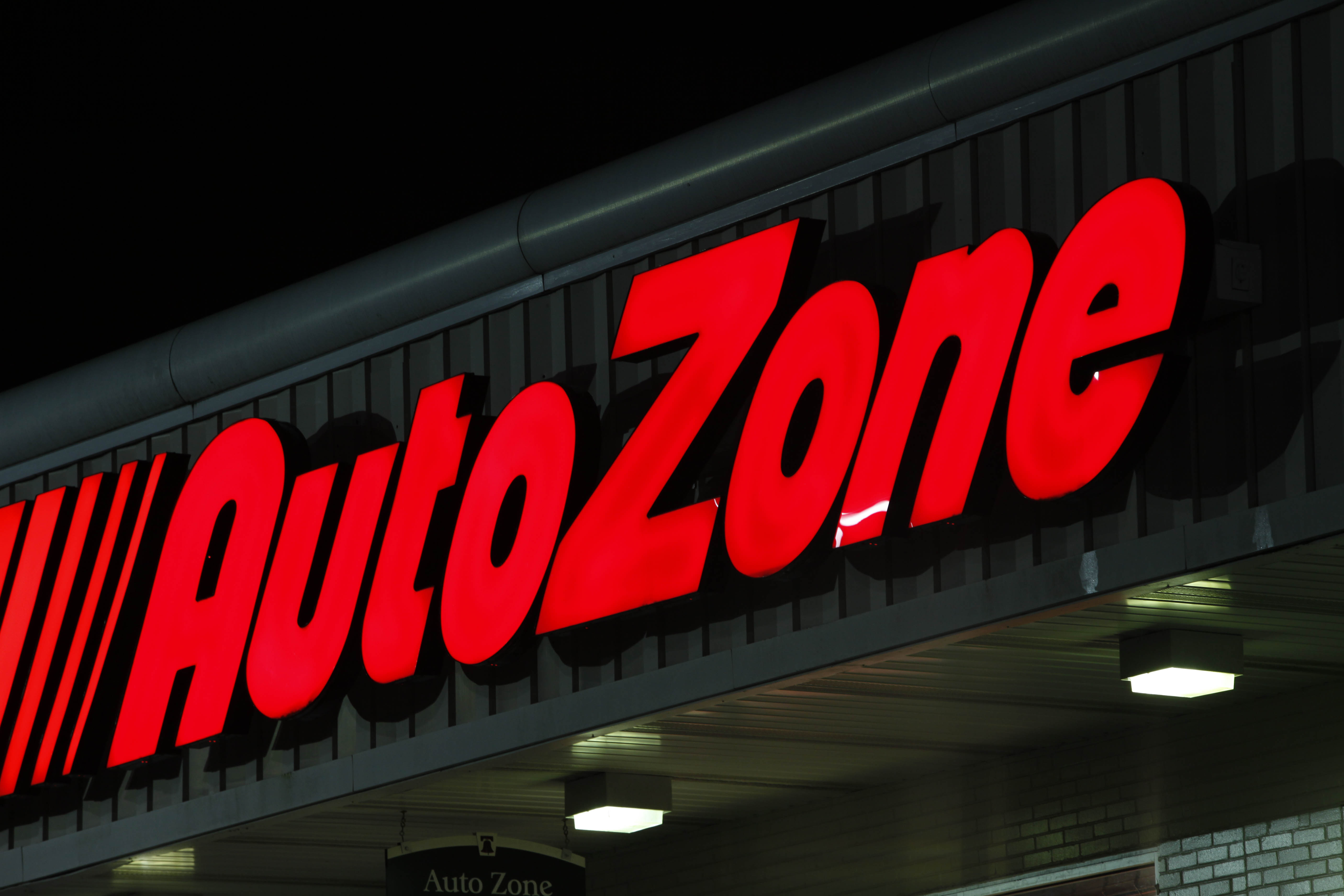 Tienda AutoZone de Los Ángeles es saqueada dos veces en 24 horas