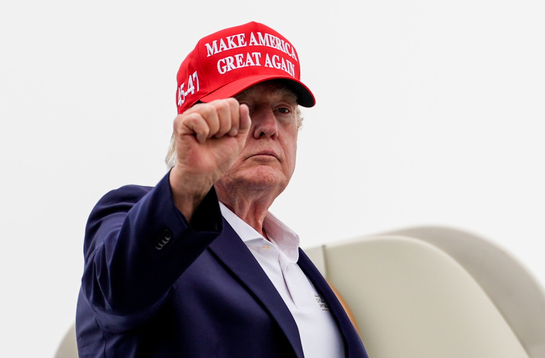 Trump vota por correo en Florida mientras impulsa restricciones contra este método