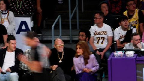 Los Lakers han ganado 11 anillos con la familia Buss.