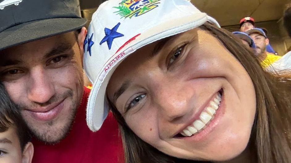 El creciente número de migrantes que están siendo detenidos por ICE en los aeropuertos de EE.UU.