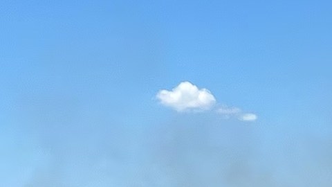 Los dos soldados que viajaban a bordo murieron y el impacto provocó un incendio de vegetación que obligó a evacuar a residentes de la zona.