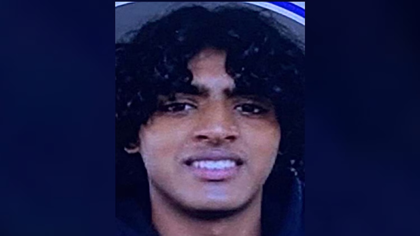 Adolescente es detenido tras la muerte de su madre y hermano en una vivienda de Massachusetts