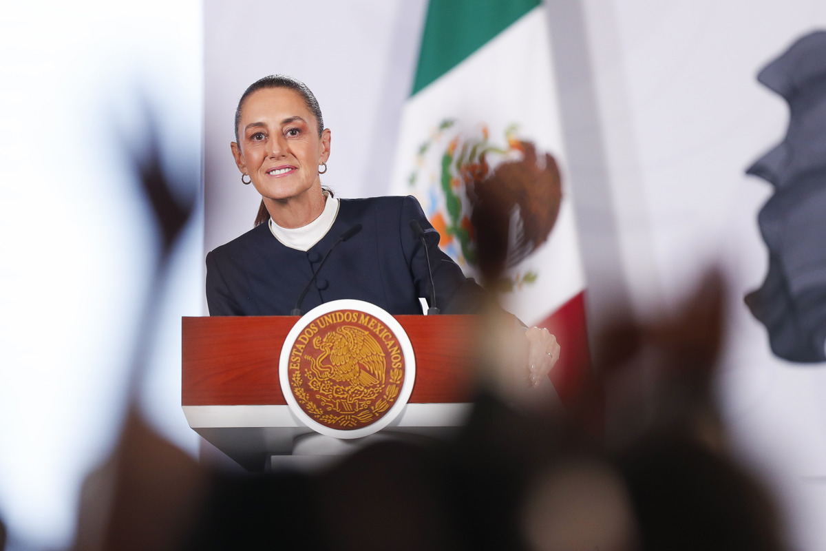 Sheinbum propone reforma constitucional para que aspirantes a la Presidencia renuncien a doble nacionalidad