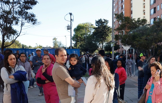 Temblor de 7.4 grados sacude Colombia con graves daños materiales en varias ciudades