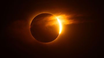 Las impresionantes imágenes del eclipse solar total que se pudo ver en Europa