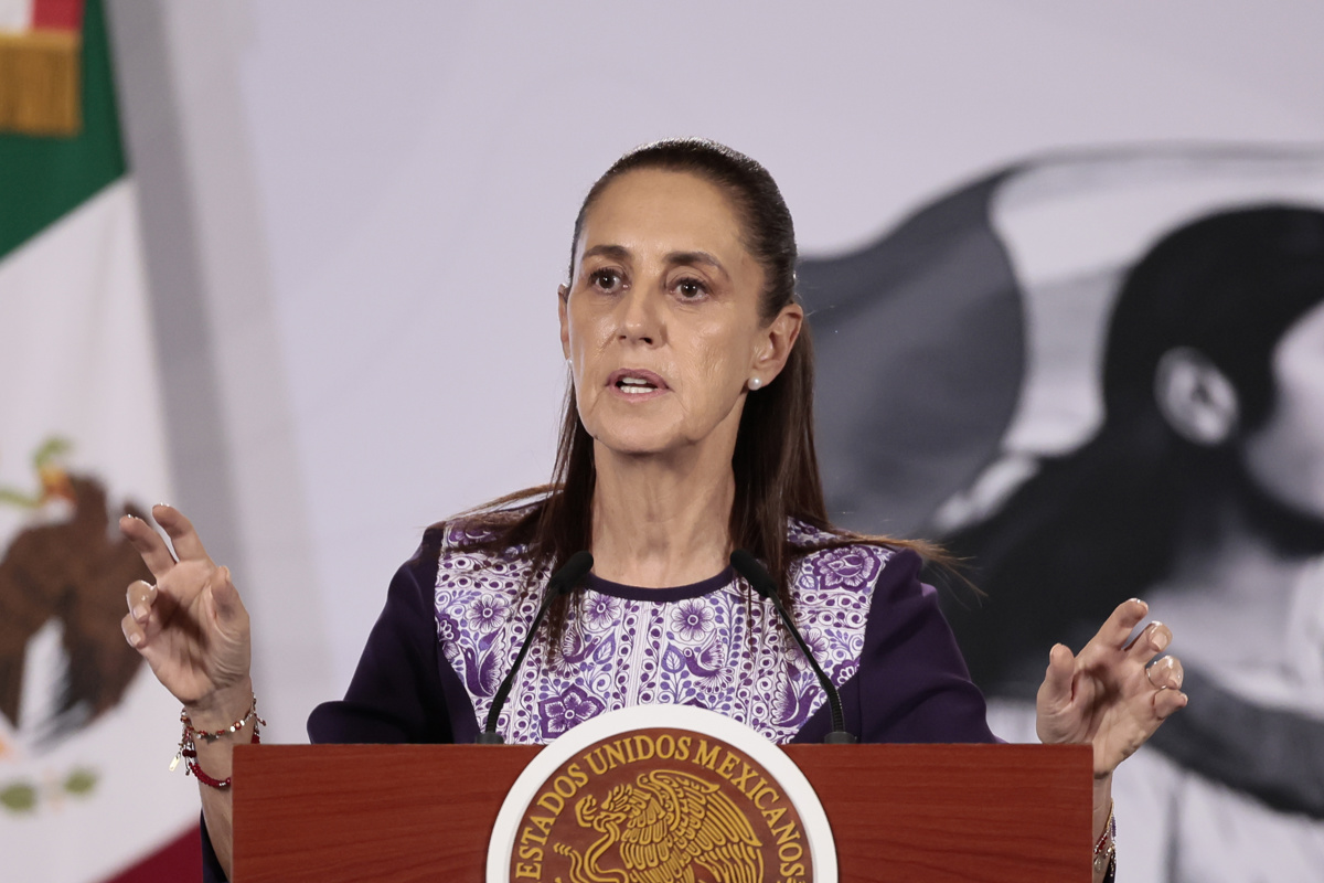 Sheinbaum acusa a diario de exasesor de Milei de impulsar noticias falsas en Latinoamérica