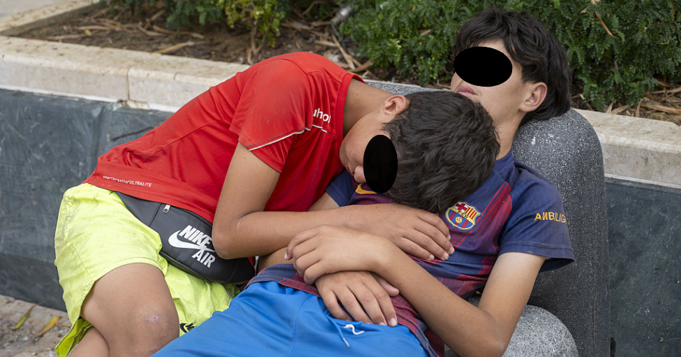 El dilema de qué hacer con los niños no acompañados que llegaron a Ceuta y que España no sabe a quién devolver