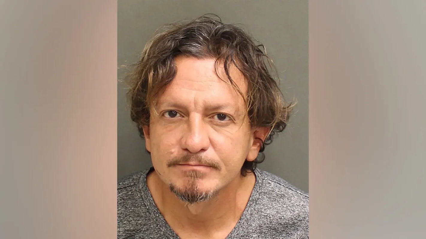 Hispano acusado de matar y desmembrar a su padrastro en Florida: restos fueron hallados en tres maletas