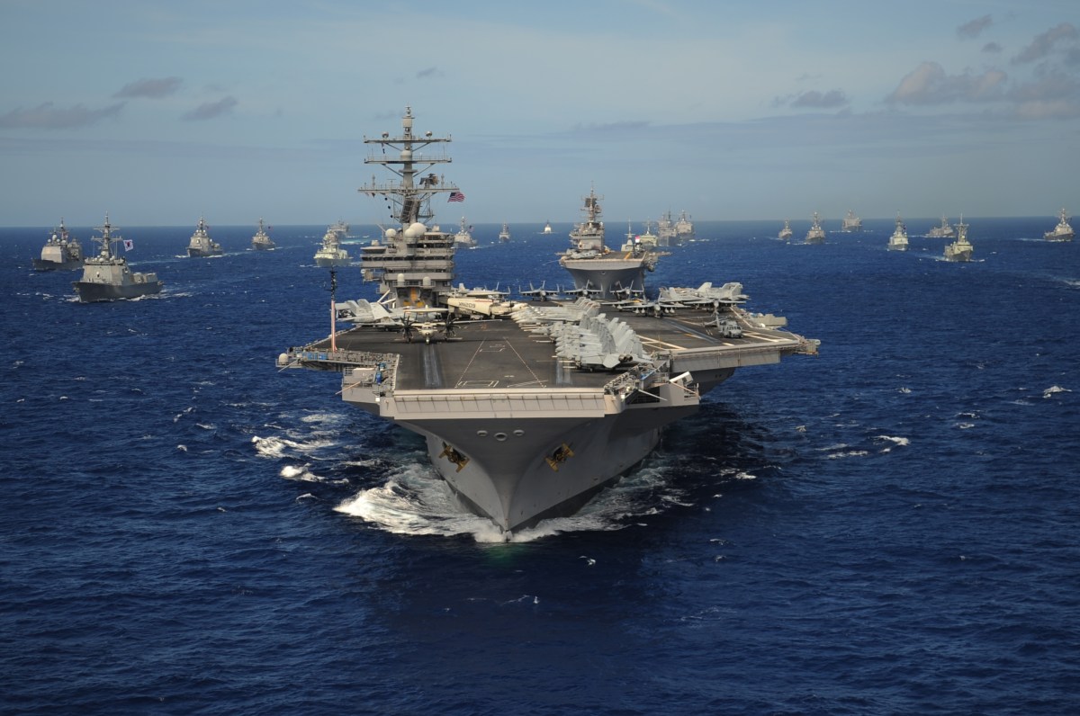 Así funcionan las catapultas magnéticas de los portaviones que Trump quiere eliminar