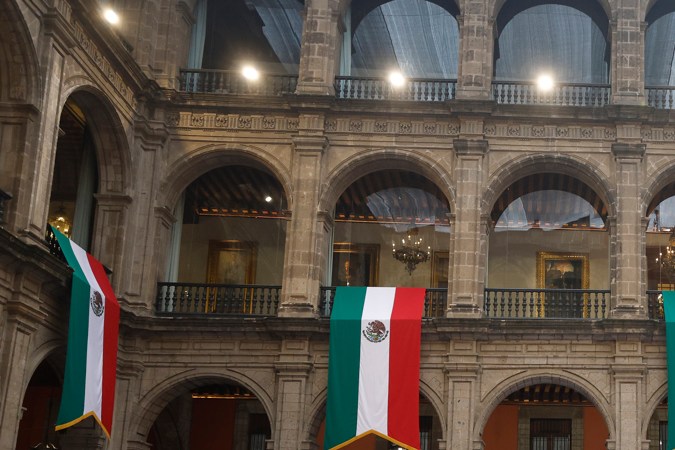 Sheinbaum promete consolidación fiscal sin sacrificar bienestar en México