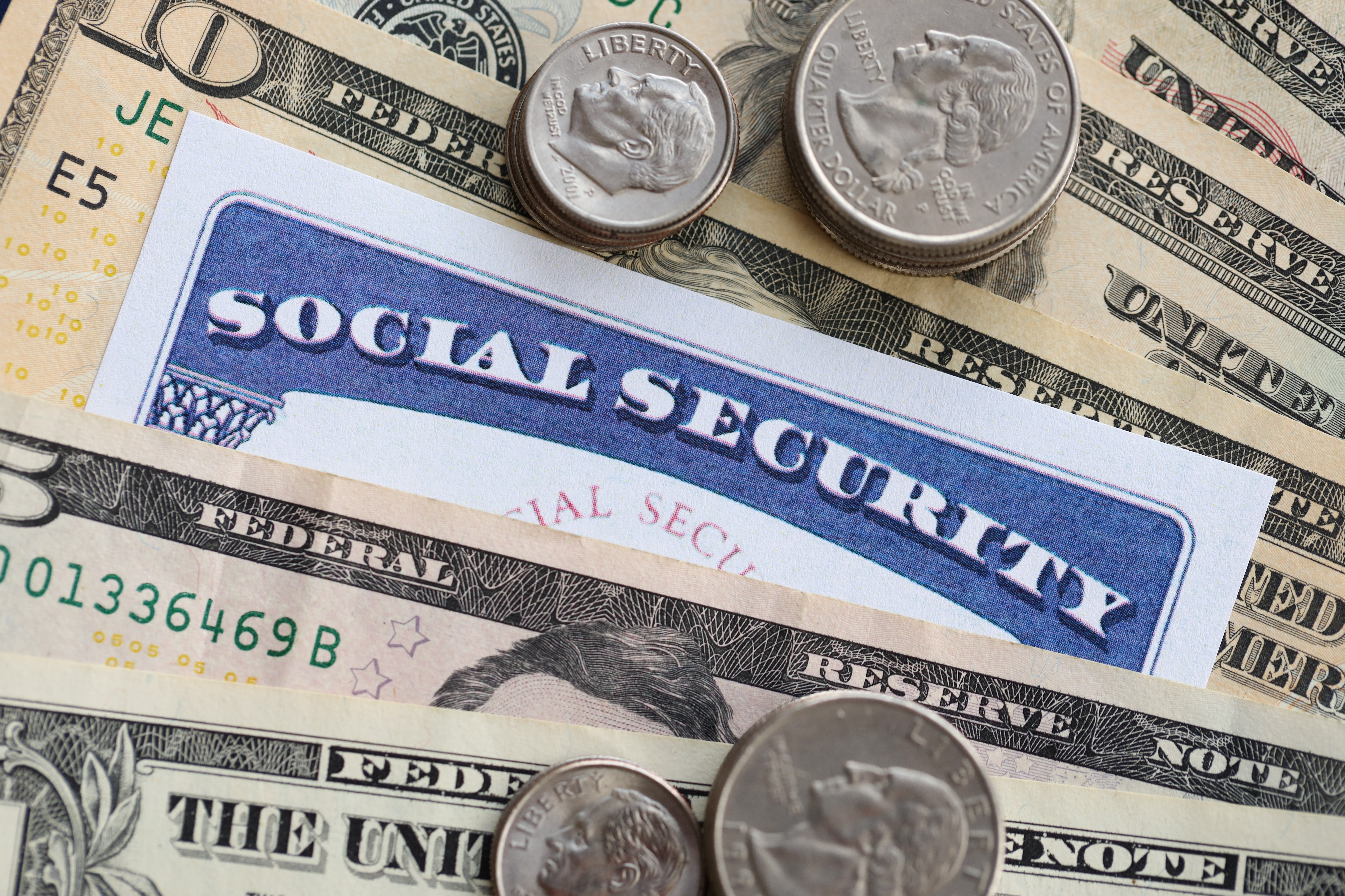 Podrían aumentar en $200 los beneficios mensuales del Seguro Social