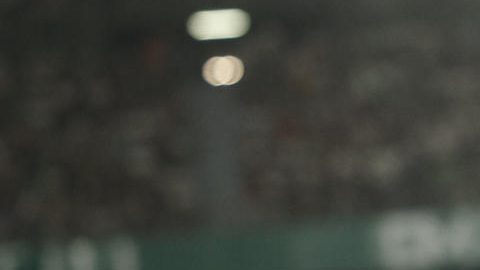 ELCHE (ALICANTE), 15/09/2026.- El delantero del Real Madrid Vinícius Jr calienta antes del inicio del encuentro correspondiente a la jornada 6 de LaLiga EA Sports entre el Elche y el Real Madrid en el estadio Martínez Valero de Elche, este martes. EFE/ Kai Forsterling