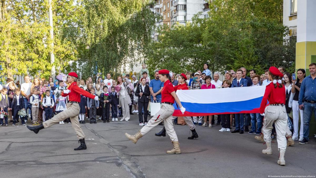 La propaganda escolar en Rusia prepara a los niños para morir por la patria