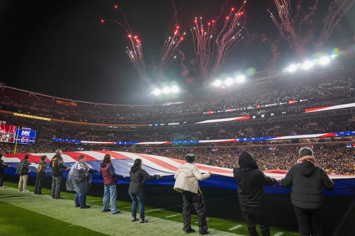 Himno de los Estados Unidos sonó al ritmo de los mariachis en el Monday Night Football de la NFL