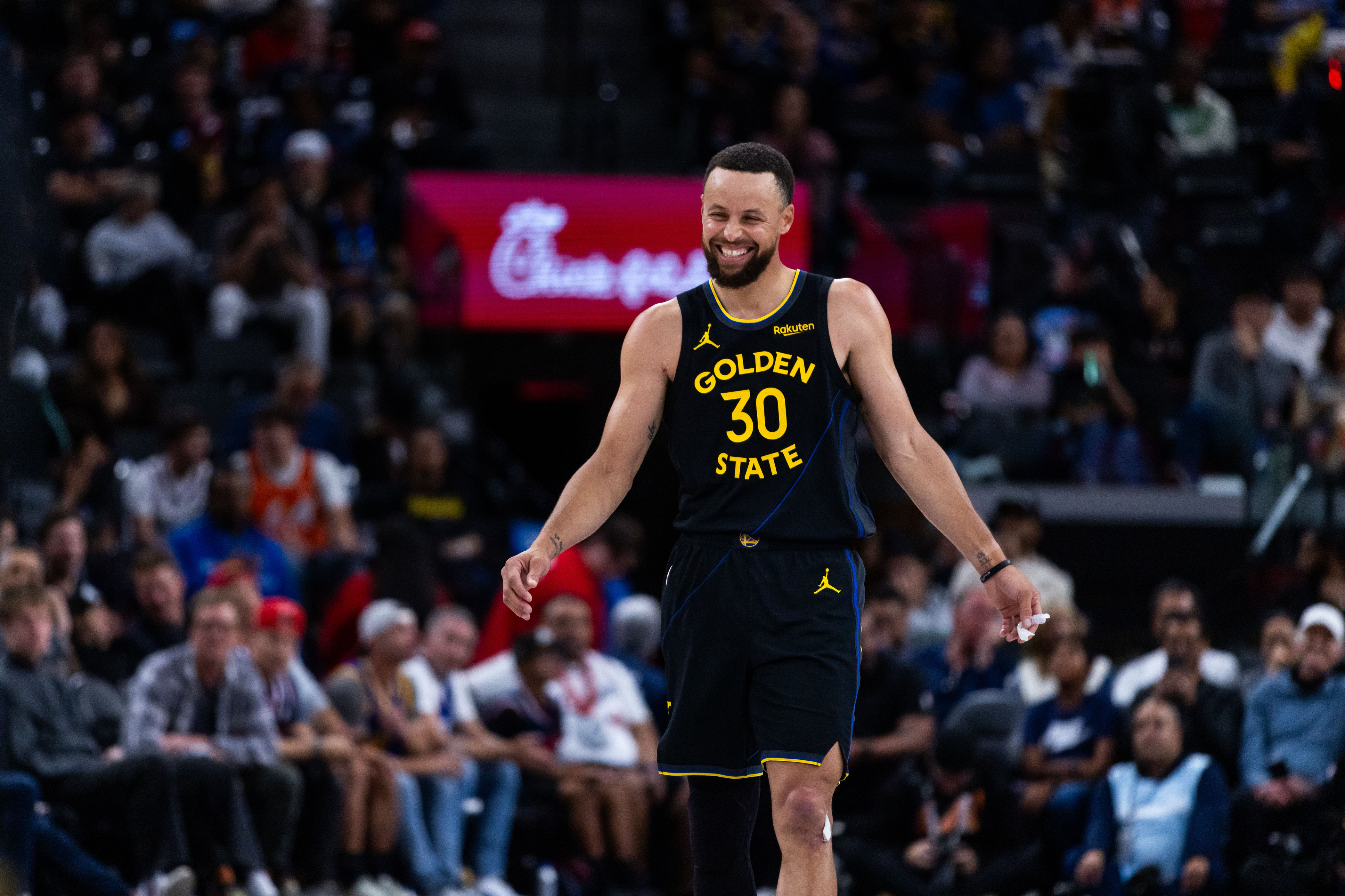 Stephen Curry renueva con Golden State Warriors por dos años