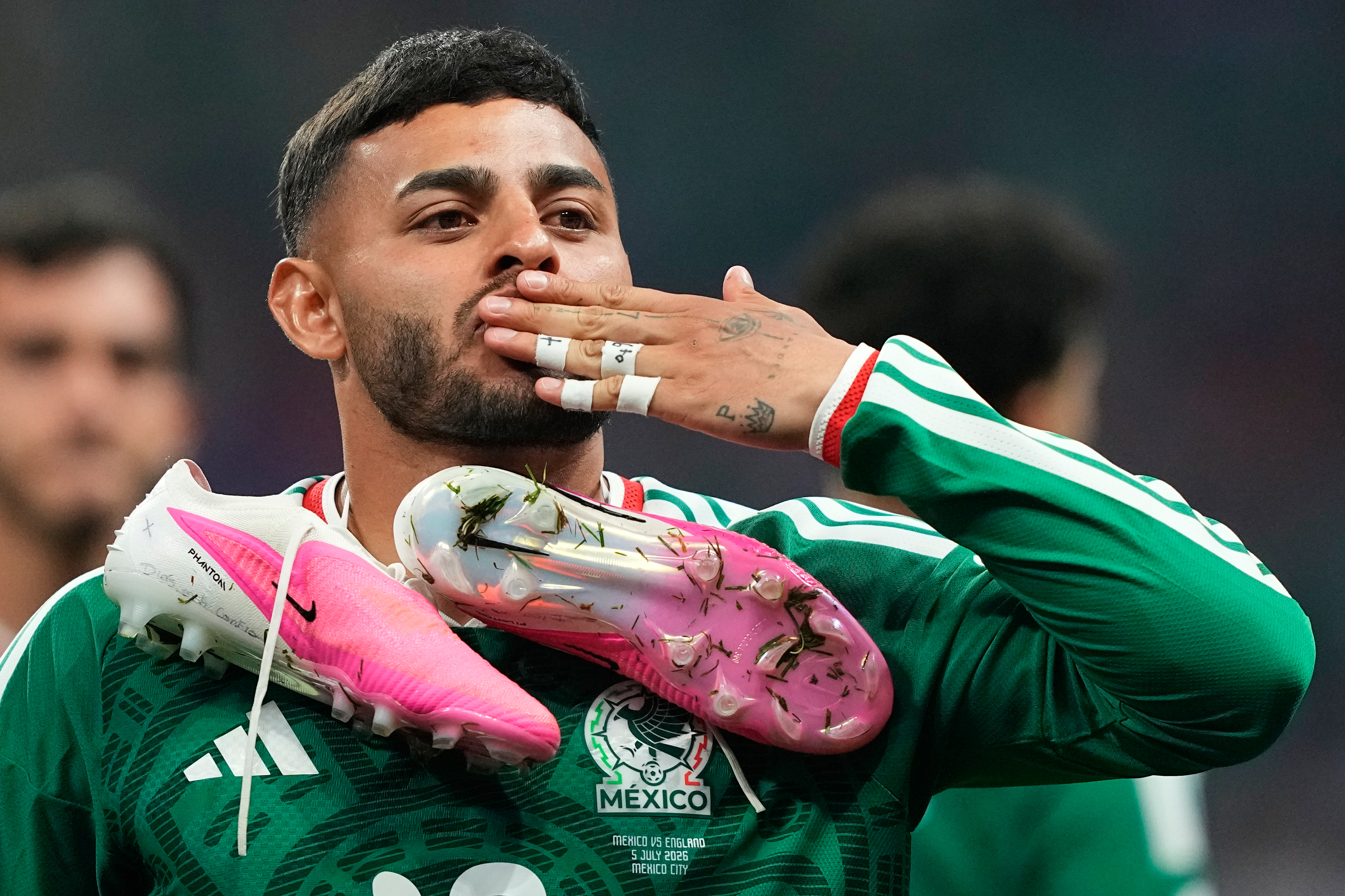 Alexis Vega analiza retirarse de la selección mexicana tras quedar fuera de la convocatoria de Rafa Márquez