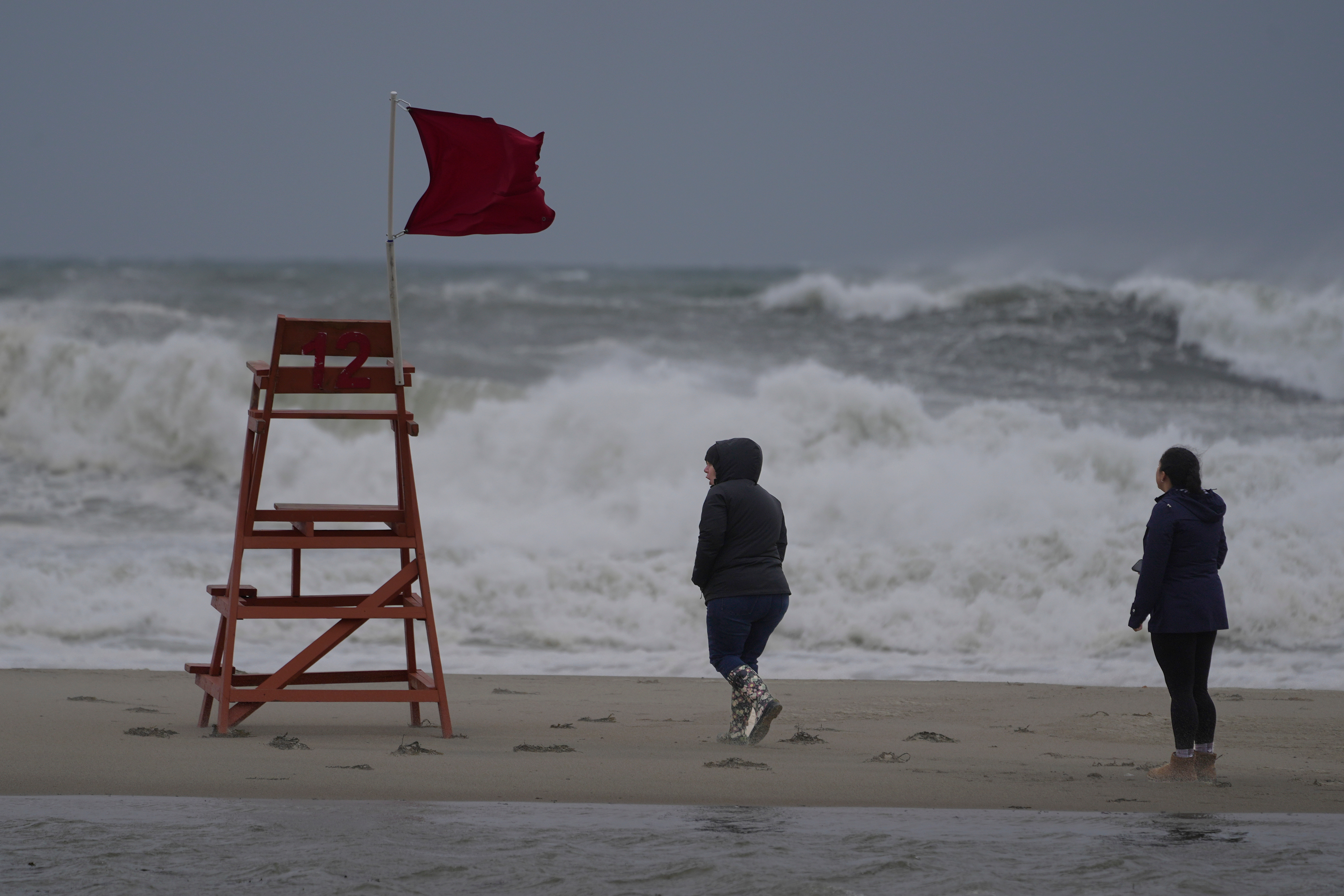 Tormenta causa inundaciones en costa noreste de EE.UU., con millones de personas en alerta