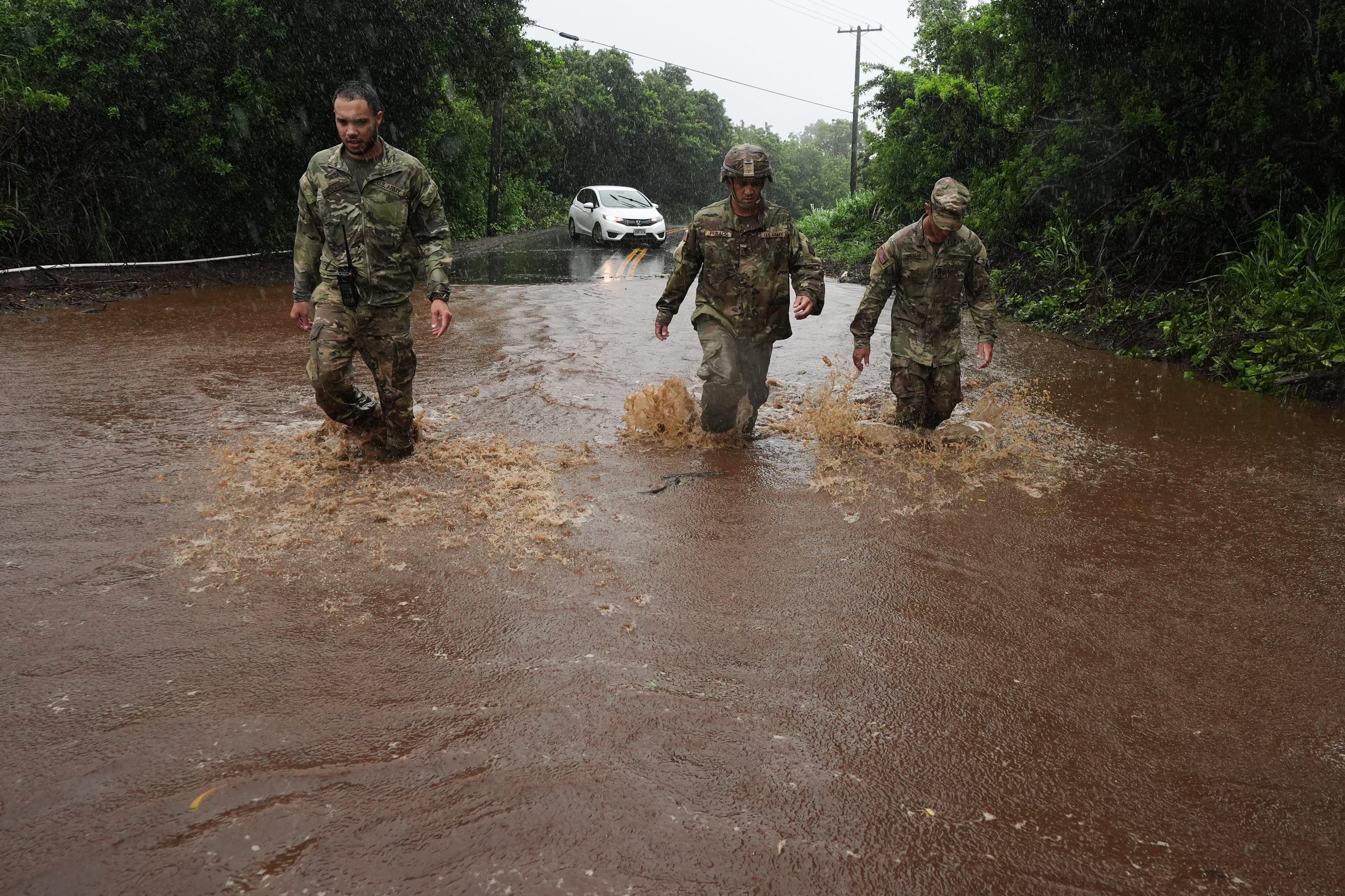 Hawaii se prepara para fuertes lluvias mientras el huracán Nolo avanza hacia las islas