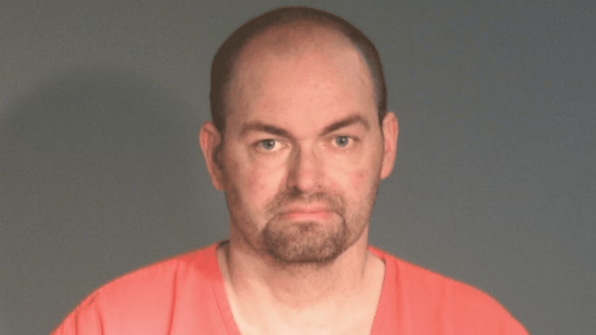Un hombre de Wisconsin que acosó a una mujer durante 13 años tenía cráneos humanos y parte de un cerebro en su casa