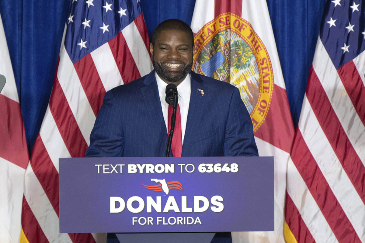 "No va a haber condados santuario en Florida", advierte Byron Donalds