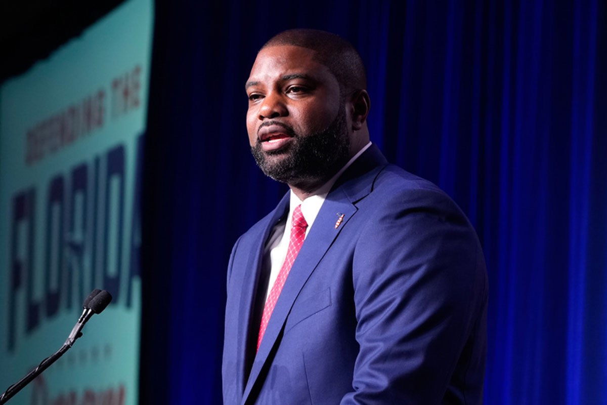 Byron Donalds, aspirante republicano a gobernador por Florida, opta por desmarcarse de Donald Trump