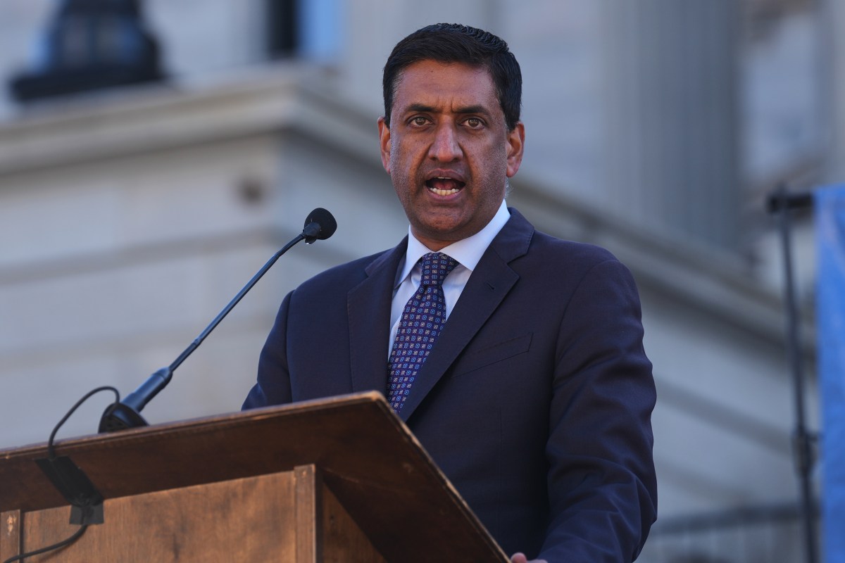 Demócrata Ro Khanna defiende un tercer juicio político contra Trump si es que logran recuperar la Cámara
