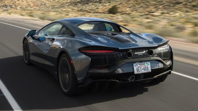 El McLaren Artura en la pista
