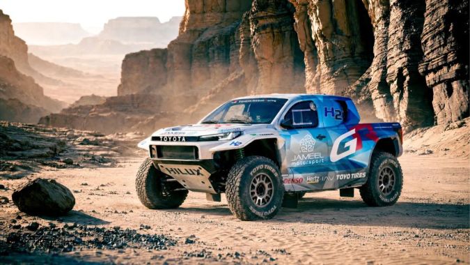 El potente Toyota DKR GR FC Hilux