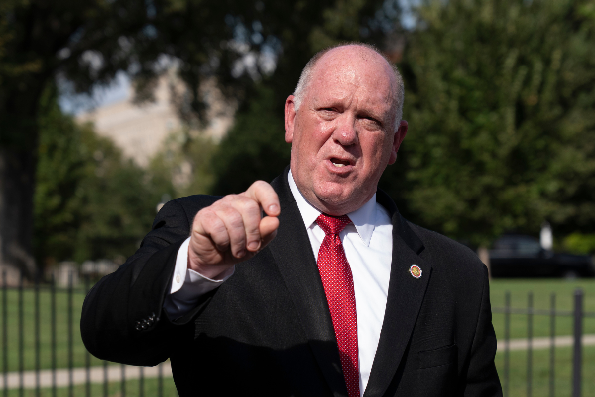 Tom Homan advierte que la caravana migrante será detenida o deportada si intenta entrar a EE.UU.