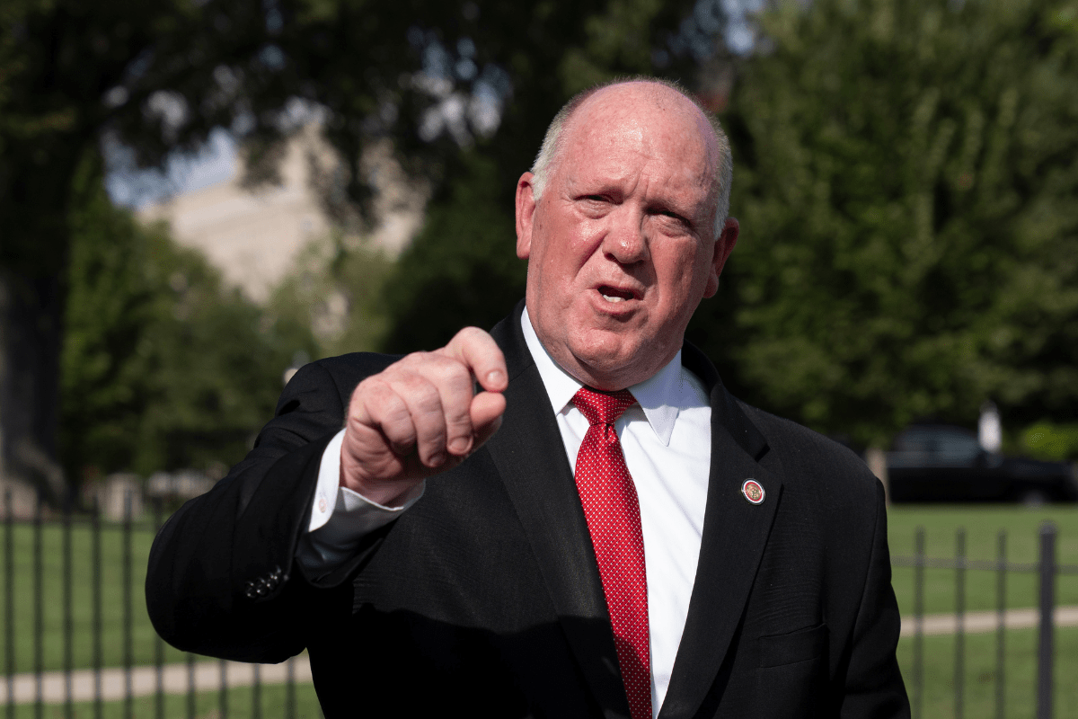 Tom Homan advierte que la caravana migrante será detenida o deportada si intenta entrar a EE.UU.