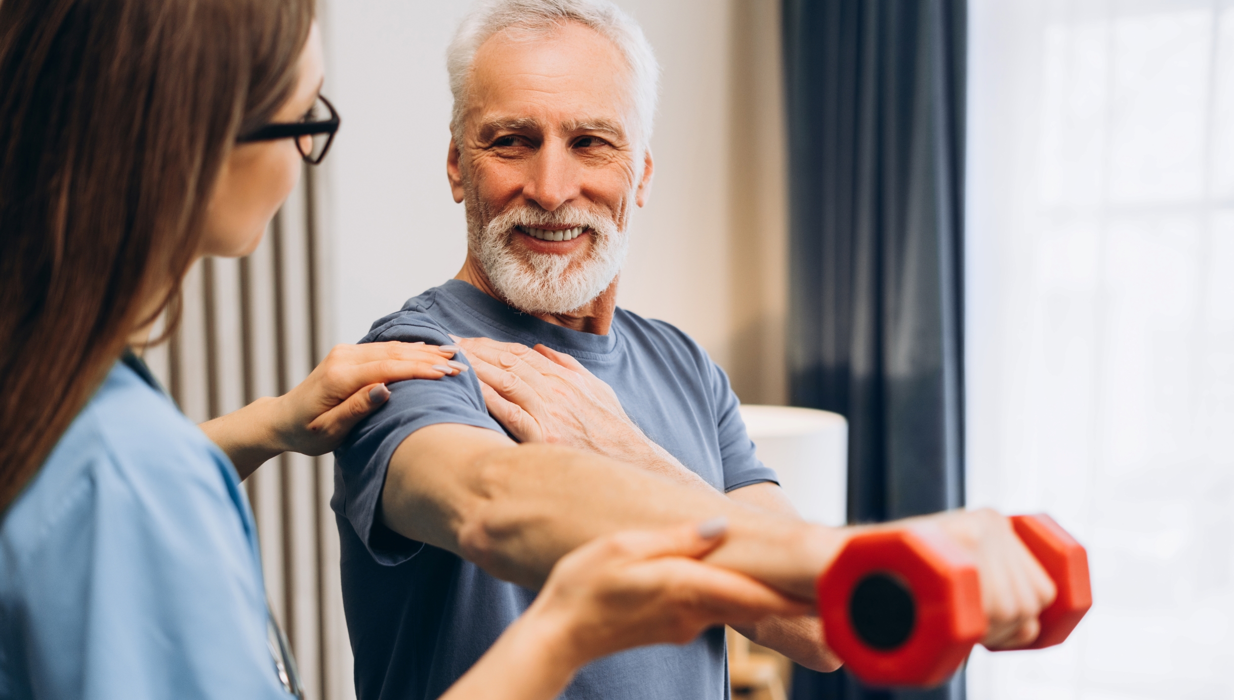 No solo es entrenar: las personas mayores de 35 años deben cumplir 6 pautas para mantenerse con fuerza