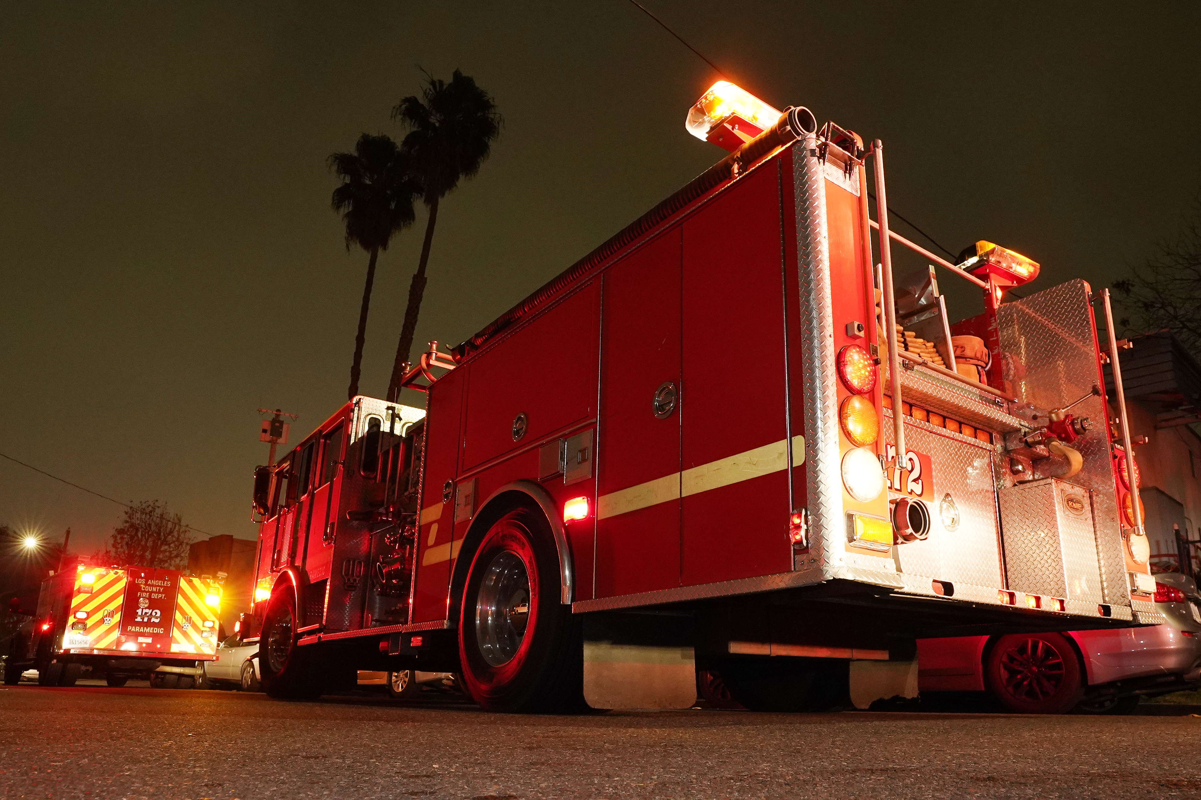 Incendio de baterías de litio obliga a evacuar 504 viviendas en el condado de Los Ángeles