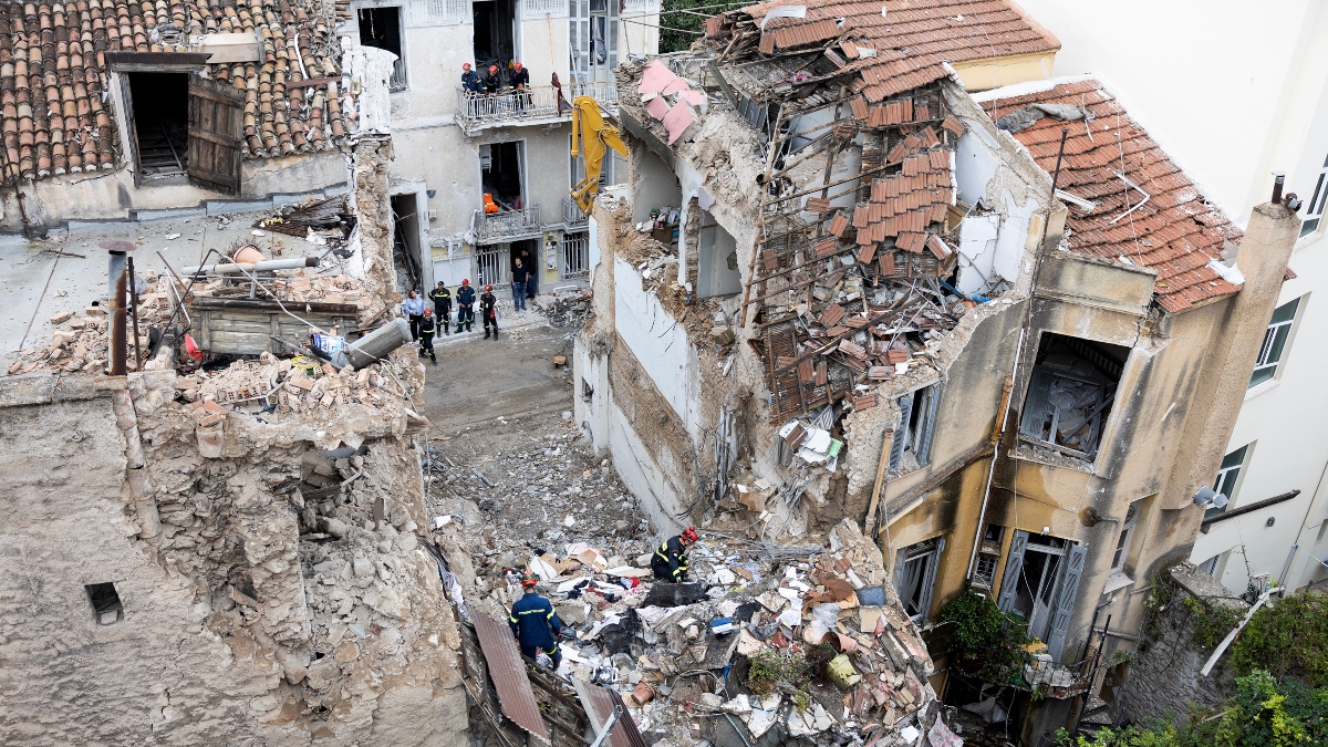 Cuatro turistas estadounidenses mueren tras explosión y derrumbe de un edificio en Atenas