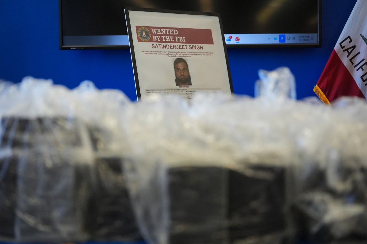 FBI ofrece $1 millón de recompensa por fugitivo vinculado a delitos en California