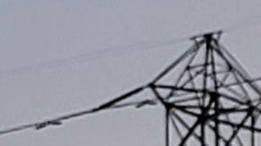 Grandes sistemas de baterías almacenan electricidad para reforzar la red de California durante los picos de demanda.