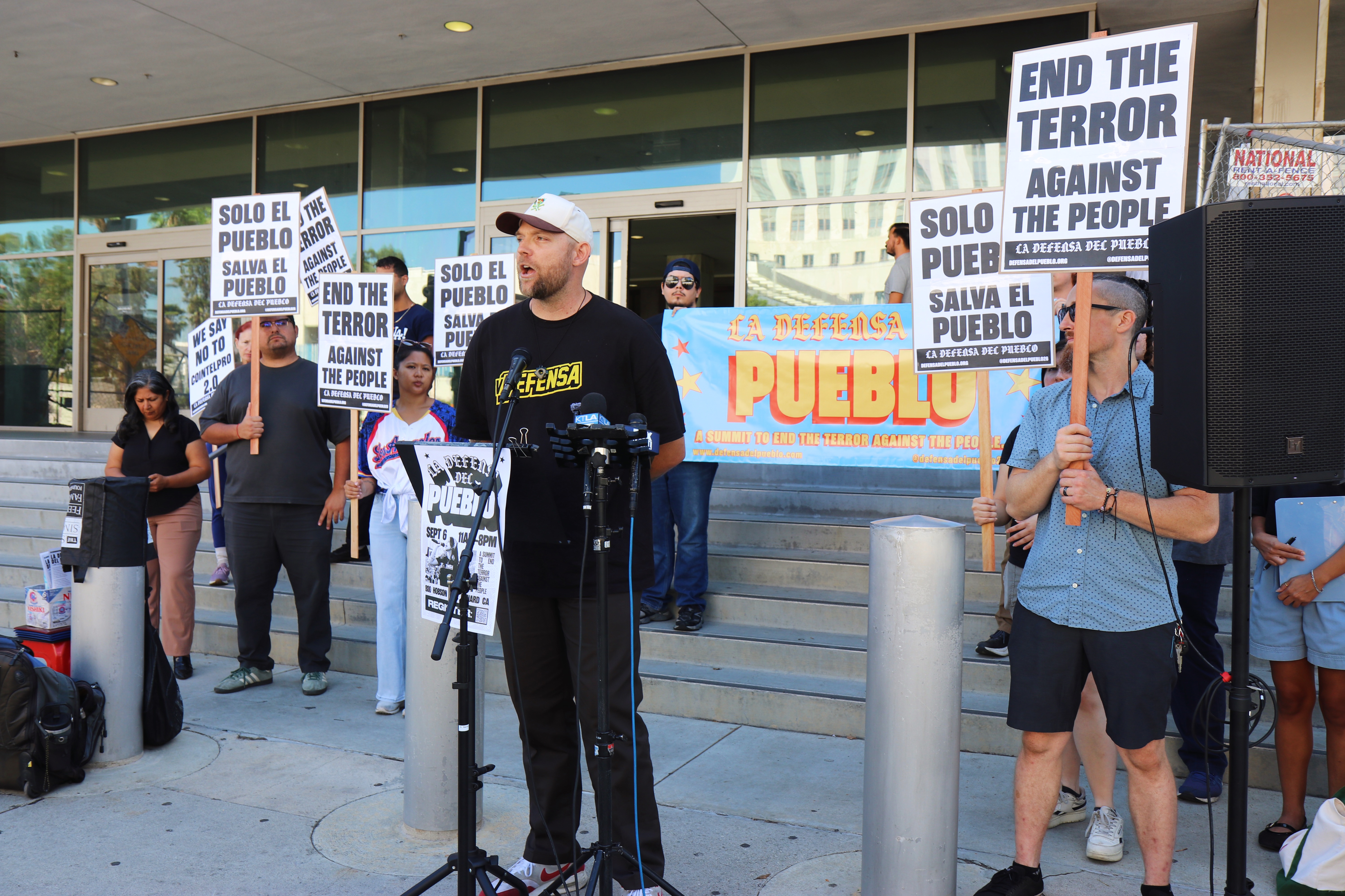 Defensores de inmigrantes denuncian acoso y organizan 'La Defensa del Pueblo'