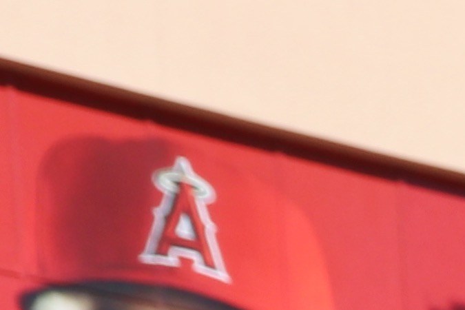 Raymond García, fan de toda la vida de los Angels, asiste a un partido por primera vez en cuatro años tras enterarse de que el equipo pronto tendrá un nuevo dueño.